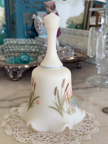 De colección Fenton Natillas Vidrio Pintado a Mano Lago y Molino de Agua Escena Colas de Gata D Anderson - Imagen 7 de 12