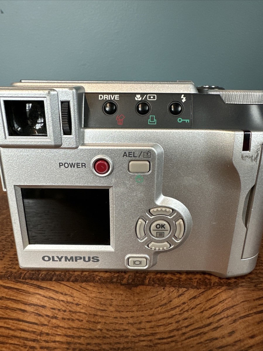 OLYMPUS CAMEDIA C-750 デジタルカメラ まだまだ使えるオールドコンデジのご紹介です。カメラはOLYMPUS
