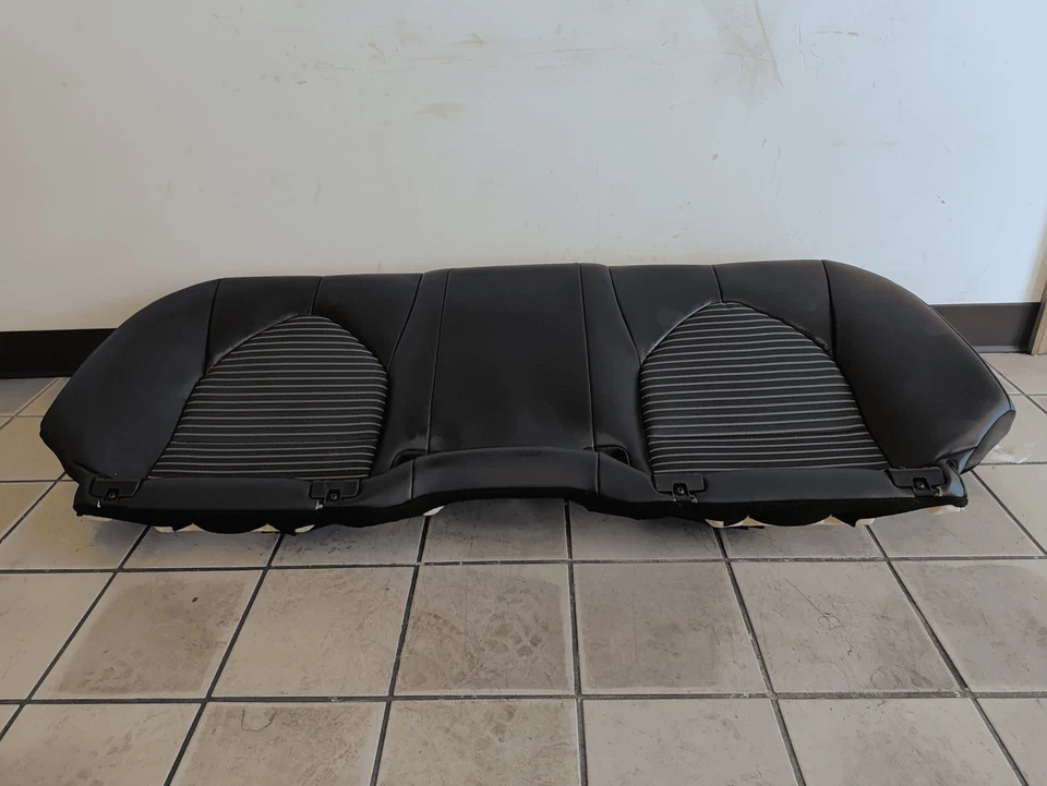 Cojín inferior asiento trasero Toyota Camry 2021-2023 Softtex negro OEM Foto 3 de 4