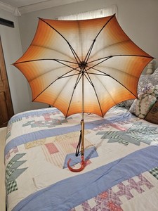 St. Michael Parasol Umbrella Orange Lucite & Wooden Handle ✨️ VINTAGE Chic Ombre