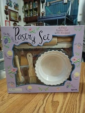 BELLA BISTRO PASTRY SET W/ RECIPES NIB! TOYSMITH USA