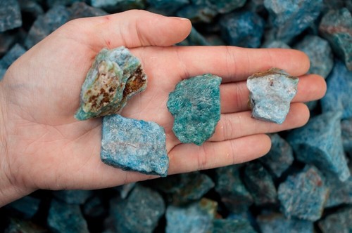 1 lb Blue Apatite Rough Stones -Natural Crystal Mineral Rock Specimens Tumbling - Picture 6 of 8