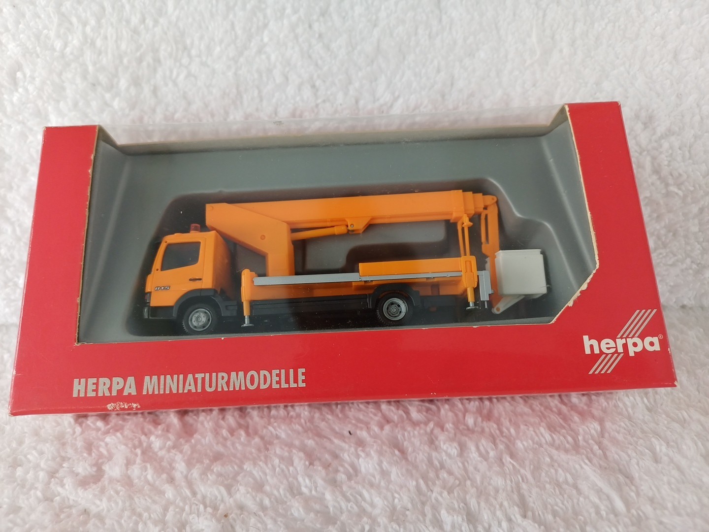 Herpa HO 1/87 Scale 149334 Mercedes-Benz Atego TK310 Cab Over Cherry Picker