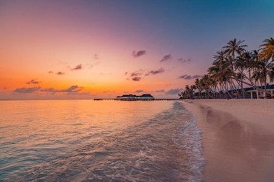 Wandbild: Sunset Beach Landschaft im Malediven Paradise Island Resort Ufer [...]