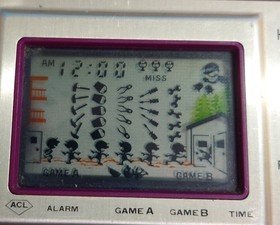 [in hand] nintendo game watch helmet cn-07