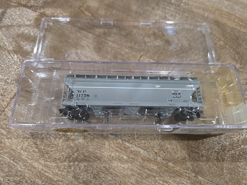 MTL Micro Trains 67033-02 Western Pacific WP 11758 3 bahías tolva cubierta | Zustand: New