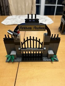 LEGO 7785 Batman Arkham Asylum No Minifigures As Shown