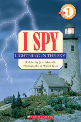 Scholastic Reader Level 1: I Spy Lightning in the Sky - Paperback - ACCEPTABLE