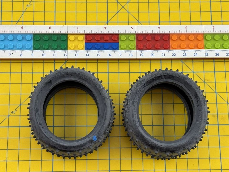 Schumacher T690H Reifen 1:10 Offroad Hinten (2 Stk) Vintage Modellbau - Bild 2 von 3