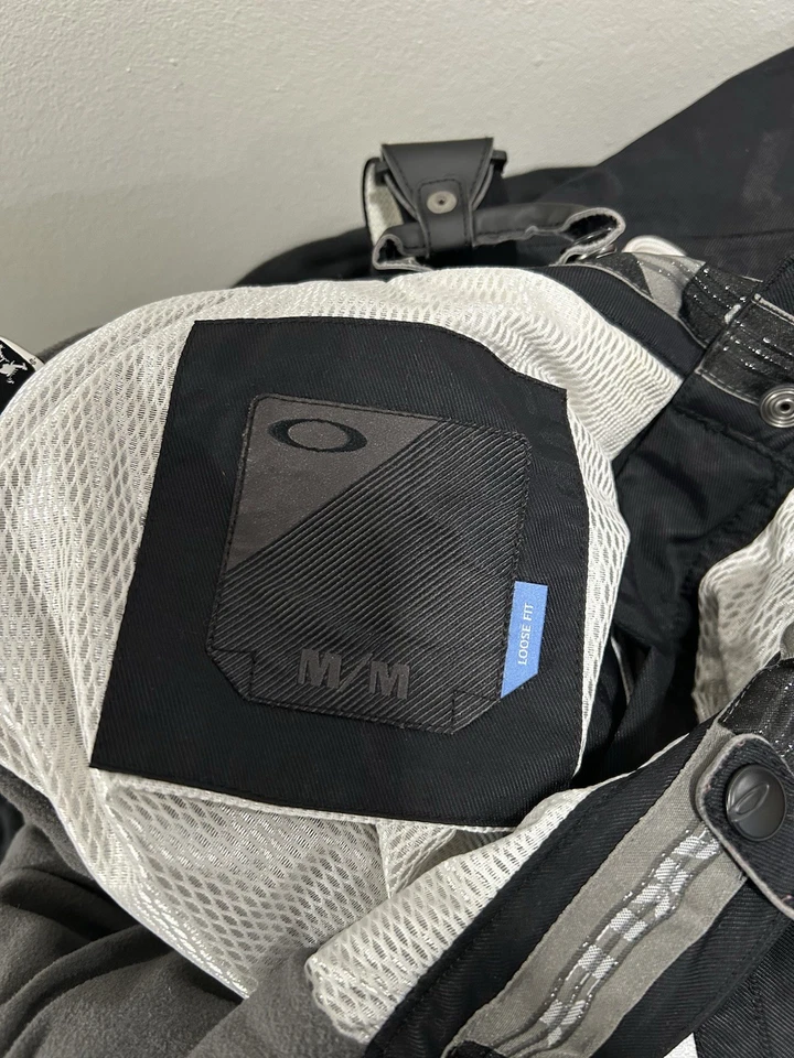 Pantalones negros Oakley pierna ancha esquí Recco Ascertain talla mediana baberos a prueba de agua raros Foto 4 de 4