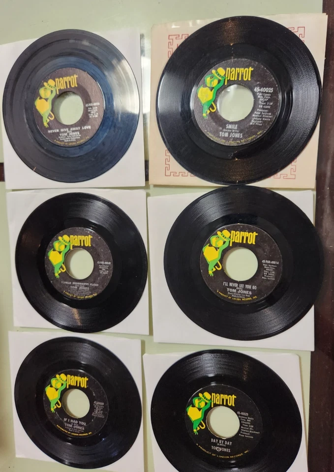 TOM JONES/ENGELBERT HUMPERDINCK LOT - 37 Record Lot (45's) 1960s & 1970s 7 inch Foto 2 de 4