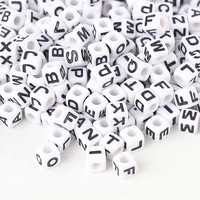 7Mm WüRfel Buchstabenperlen Zum AuffäDeln 700Pcs Acryl WeißE Alphabet Perlen Mix
