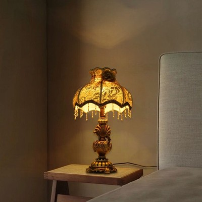 European Style Flower Table Lamp with Push-Button Switch and Elegant Design