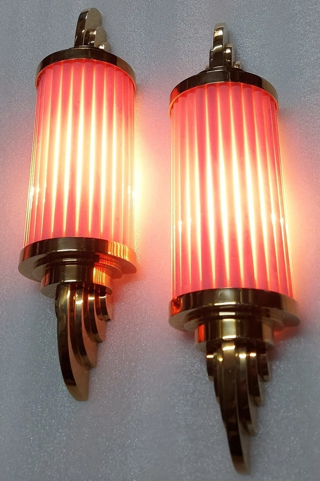 Aplique de pared rascacielos Art Deco vintage | Juego de 1 luces de pared de latón y vidrio rosa Foto 2 de 4