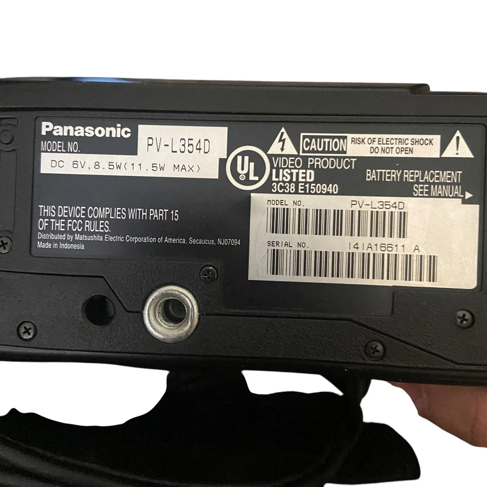 Panasonic PV-L354D Palmcorder VHS-C Camcorder & Accessories Charger Bag Tape - Image 4 of 4
