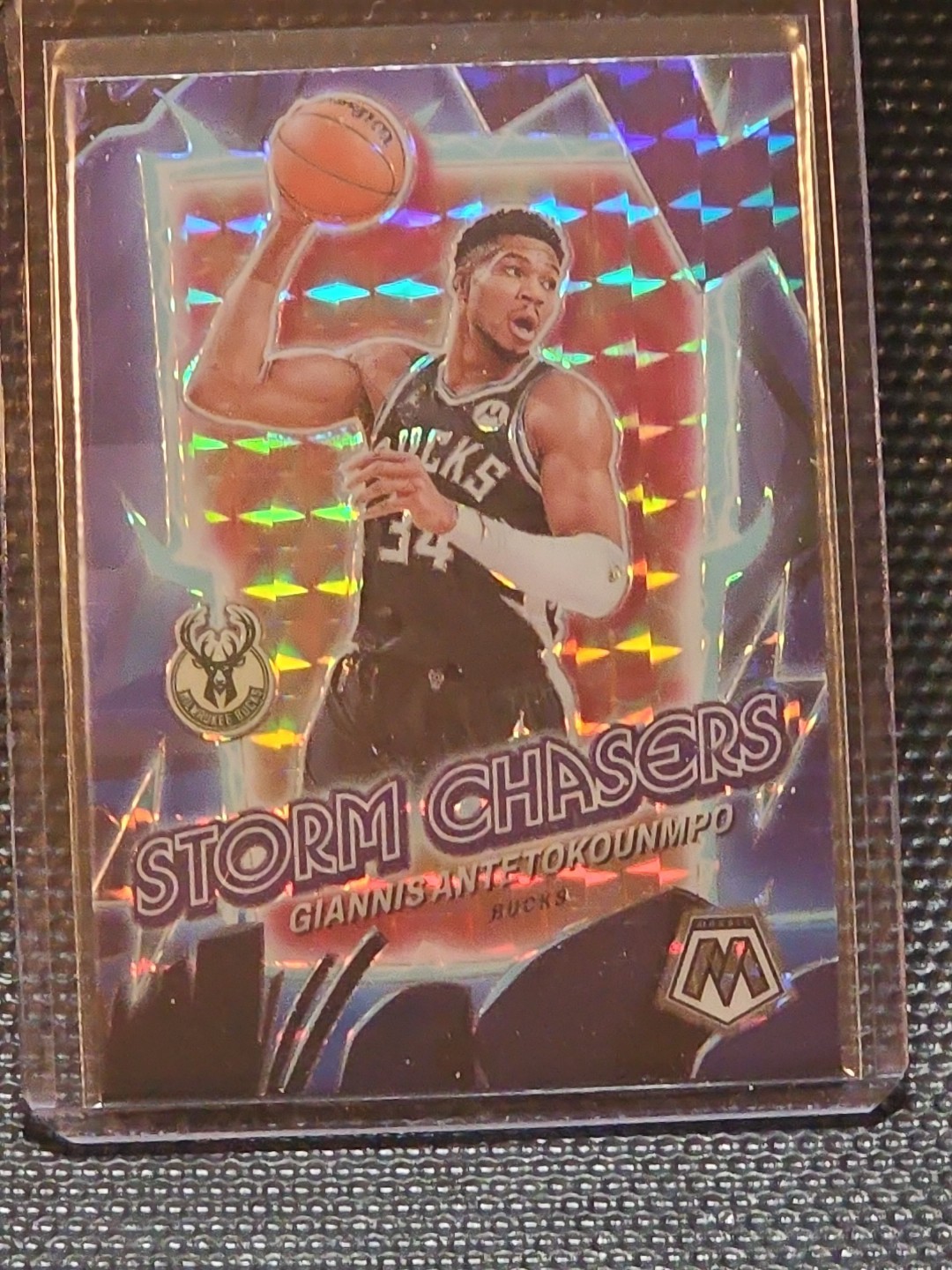 2023-24 Panini Mosaic Basketball Giannis Antetokounmpo Storm Chasers SP - NM