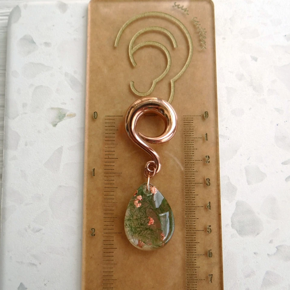 Pesos de oreja estirados medidores de oro rosa resina tapones colgantes túnel planta helecho par Foto 4 de 4