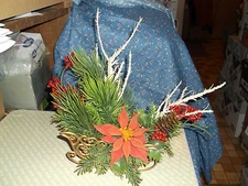 Vintage Christmas Sleigh Centerpiece   Sleigh is 7 1/4 Inches Long at the top  