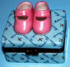 Madame Alexander 90390 baby shoes Porcelain hinged keepsake box NIB newborn