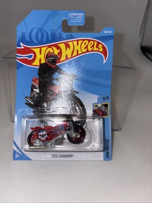 Hot Wheels  2017 HW Moto 5/5 TRED SHREDDER diecast motorcycle B4