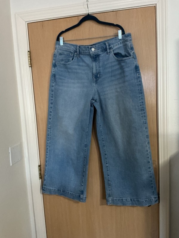 GAP Denim Jeans 18 / 34R. High Rise Wide Leg Crop NWOT Light Wash