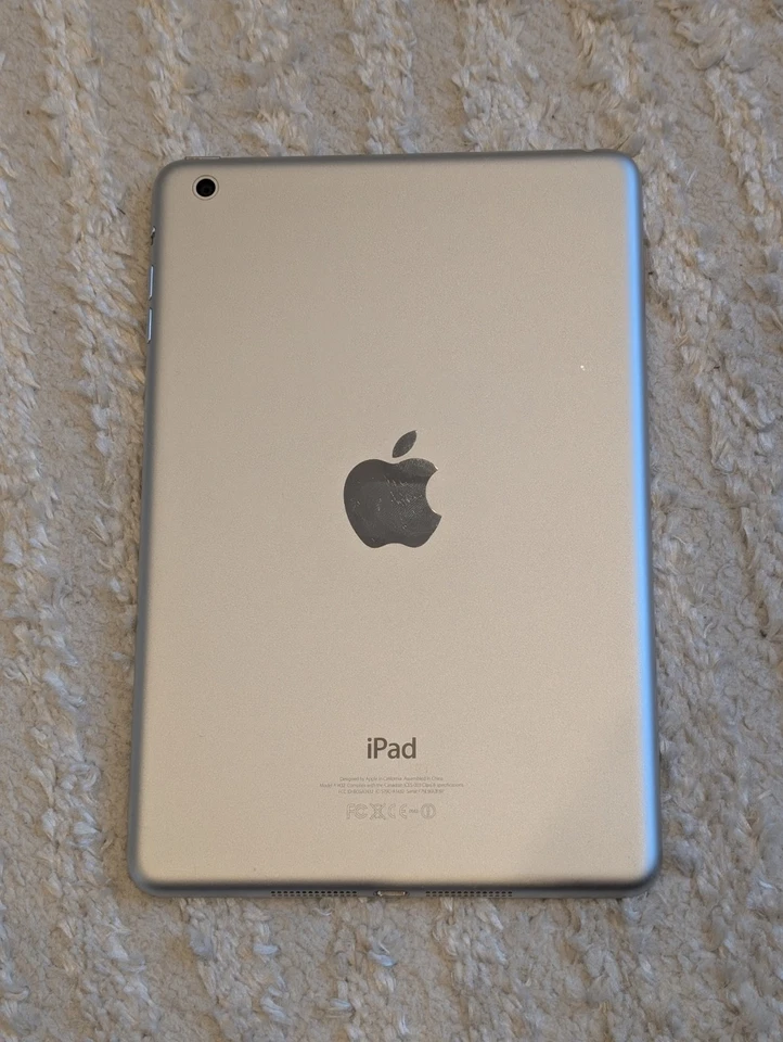 Apple iPad mini (1st generation) · 32GB · Wi-Fi, photo 1 sur 5
