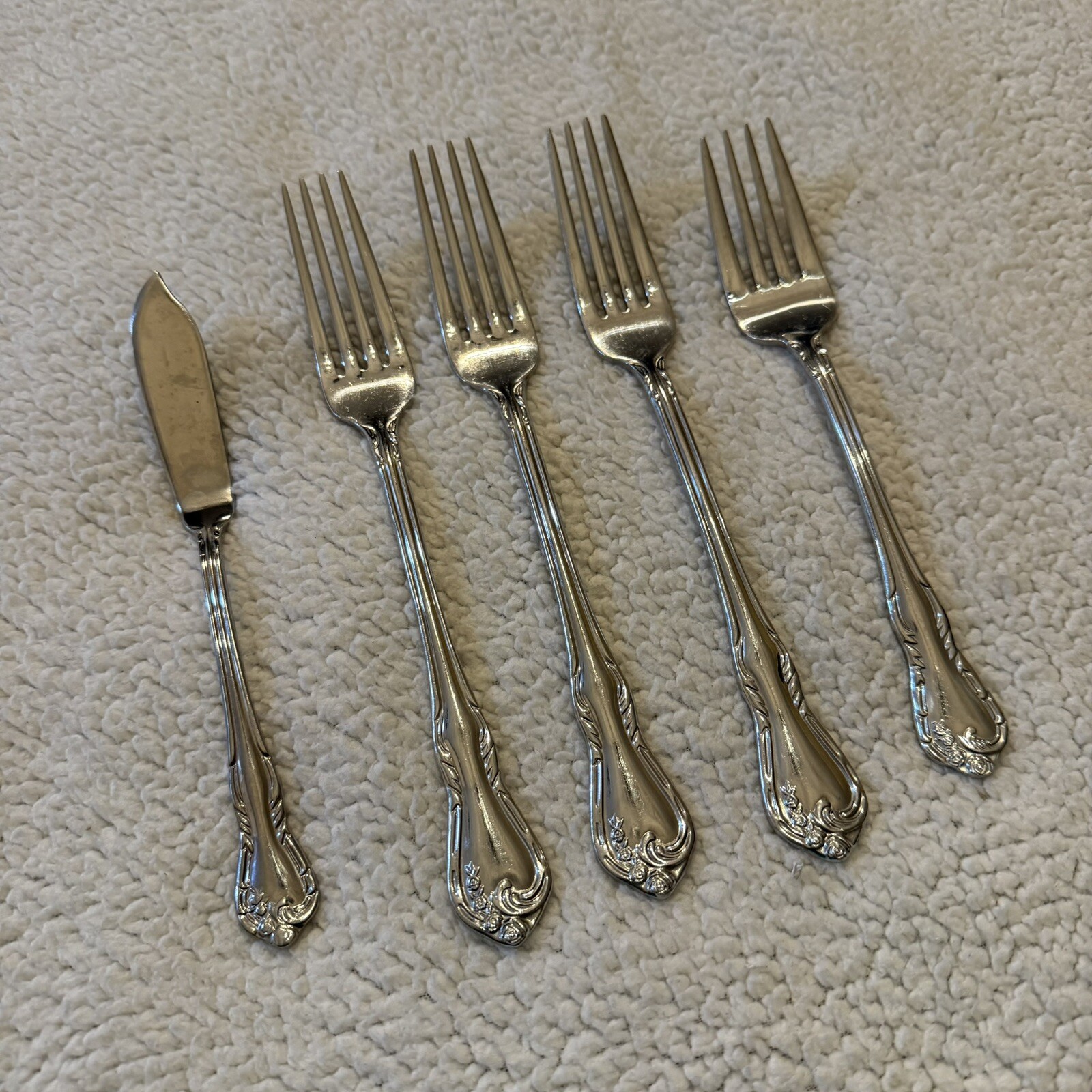 Reed & Barton "Ribbon Crest" Stainless Steel Flatware Set - 18/10 Glossy Finish 9 thumbnail image