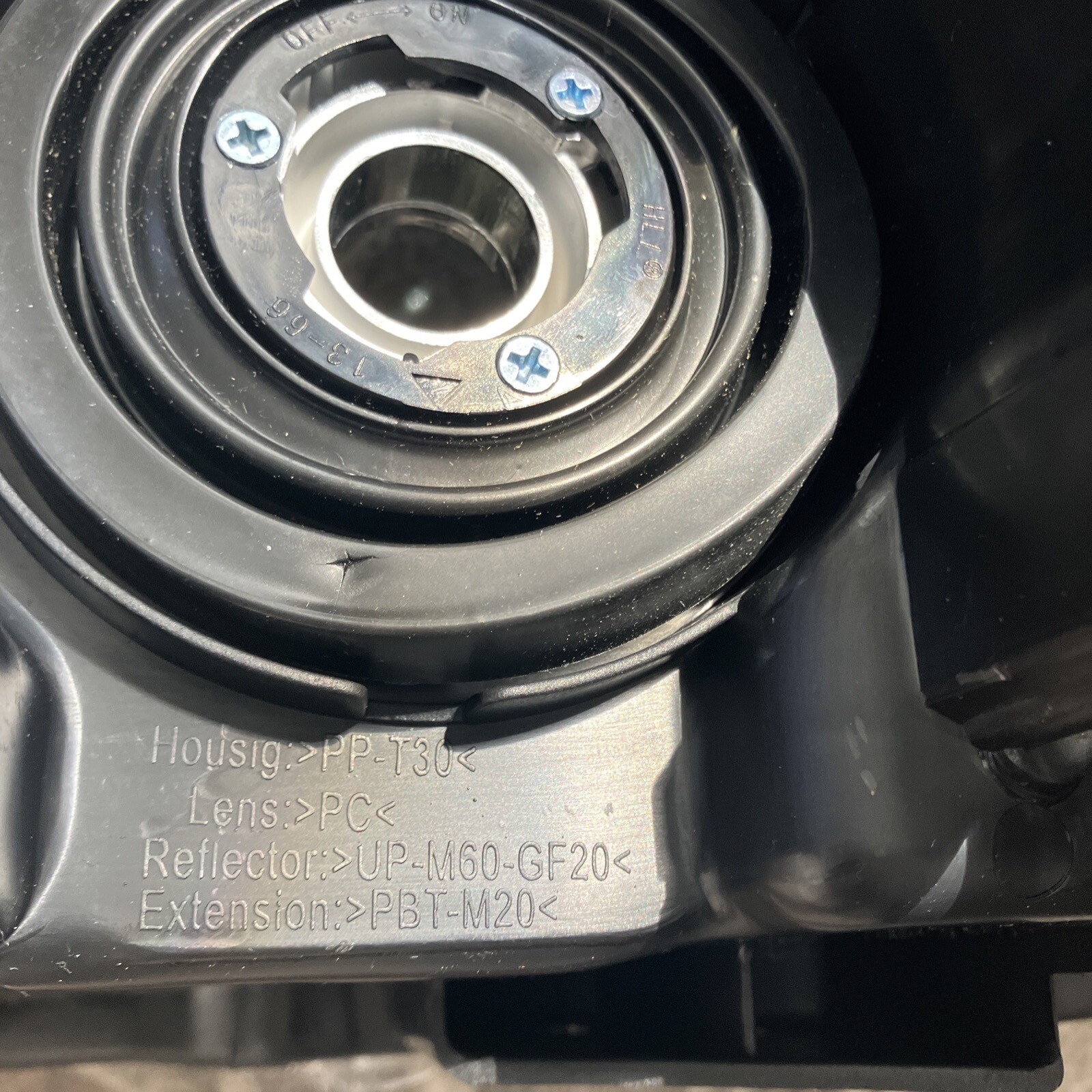 20042006 LEXUS RX330 Right Headlamp w/xenon (HID), w/o adaptive