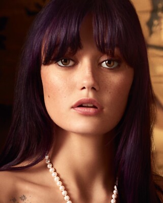 ELLA PURNELL 8x10 PHOTO *