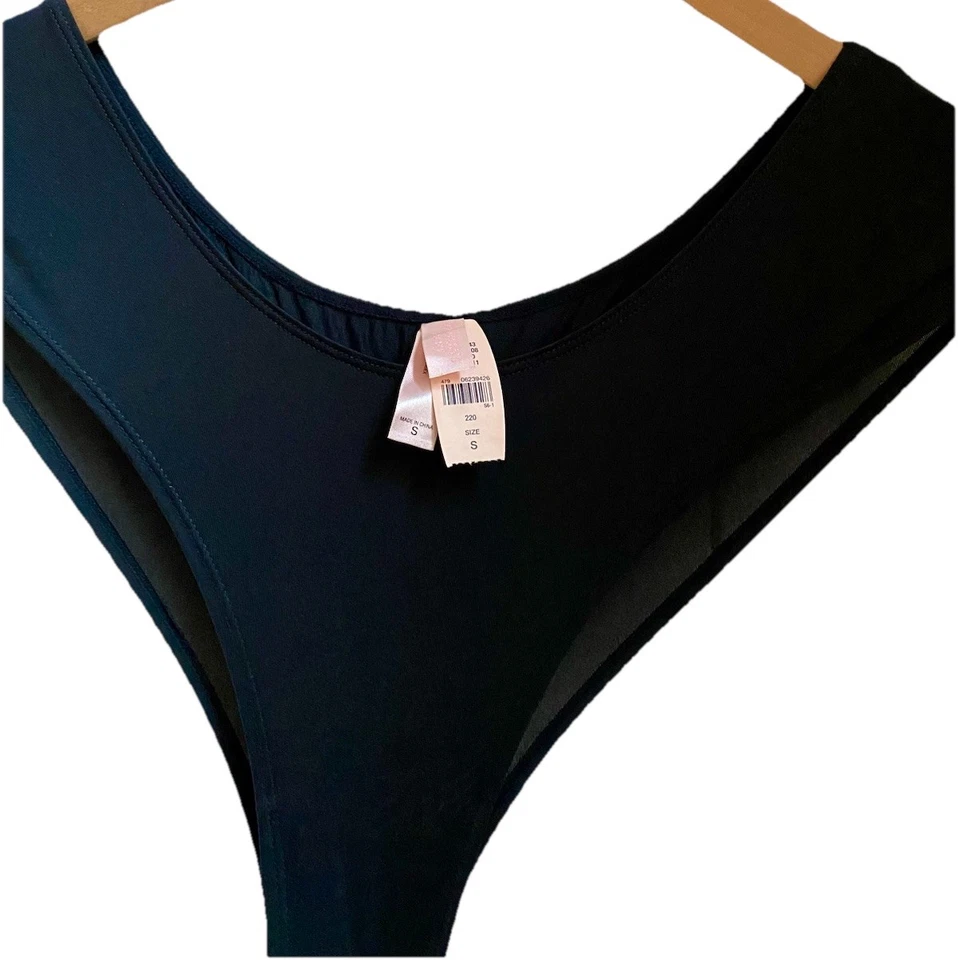 Panty Victoria’s Secret con tachuelas Foto 4 de 4