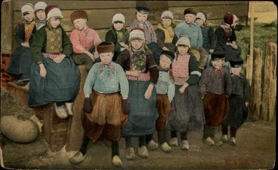 Children Marken Netherlands vintage postcard v876