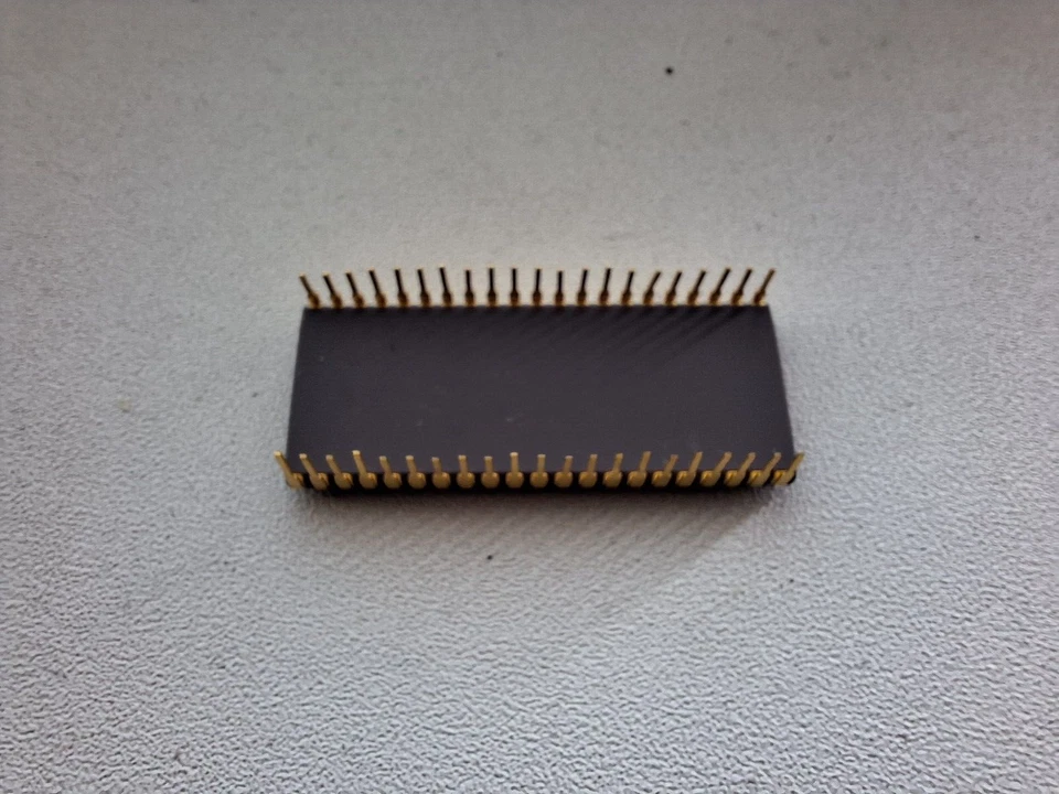 NEC D75P0076DU ES 1.1-21 engineering sample 4bit single chip MCU GOLD - Image 2 of 3