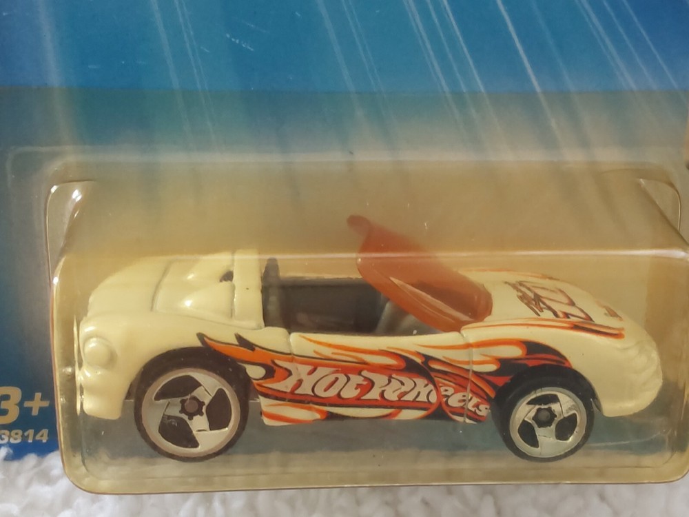 Hot Wheels Track Aces Corvette Stingray III Race Cars Collectibles Toys Mattel