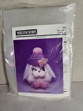 Distlefink Easter Bunny/Egg Basket CenterPiece Needlepoint Plastic Canvas 75562