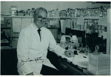 Sir John W. Cornforth (1917-2013) Nagroda Nobla w dziedzinie chemii 1975, sygn. Zdjęcie