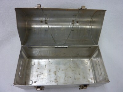 VINTAGE ALADDIN INDUSTRIES, INC SILVER METAL DOME TOP LUNCH BOX
