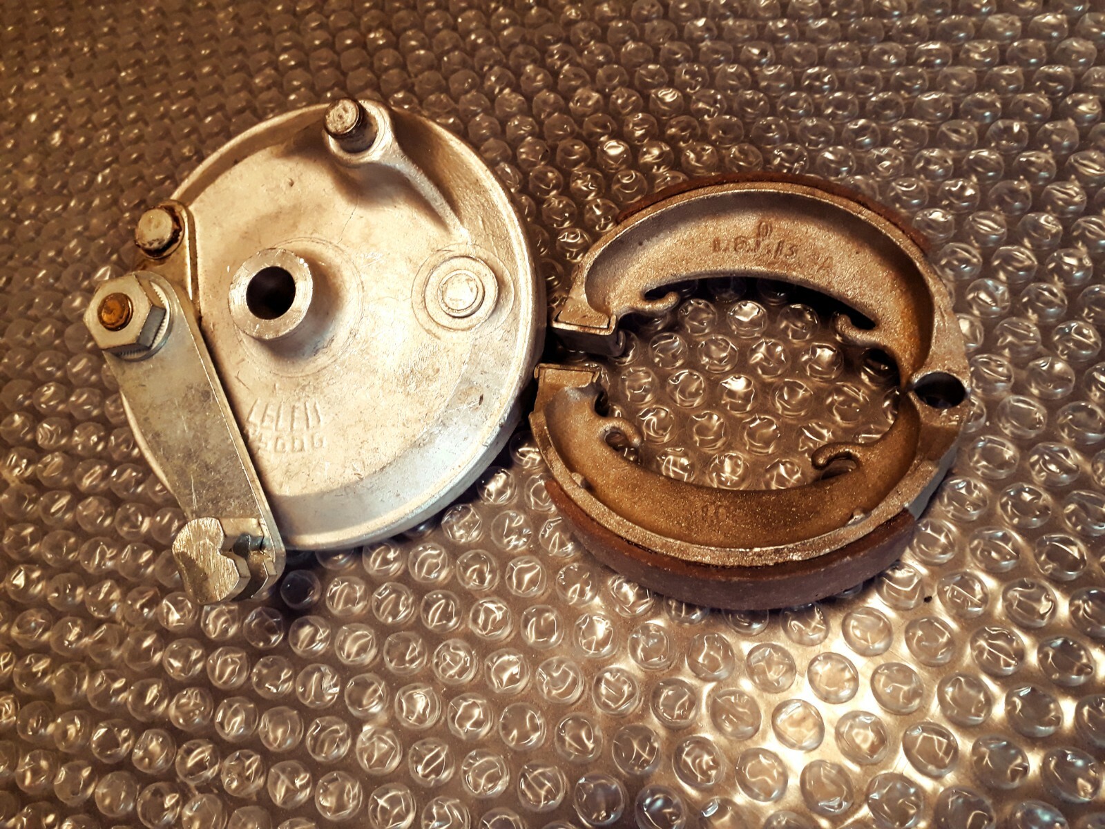 Flasque de frein avant Leleu 100mm pour réparer le freinage défectueux des Peugeot Mobs