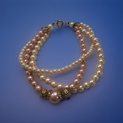 Vintage Triple Strand Faux Pearl Bracelet In Cream And Pink