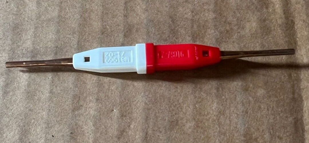 AMP/TYCO 91067-2 Insertion / Extraction Tool - Red/White Solid
