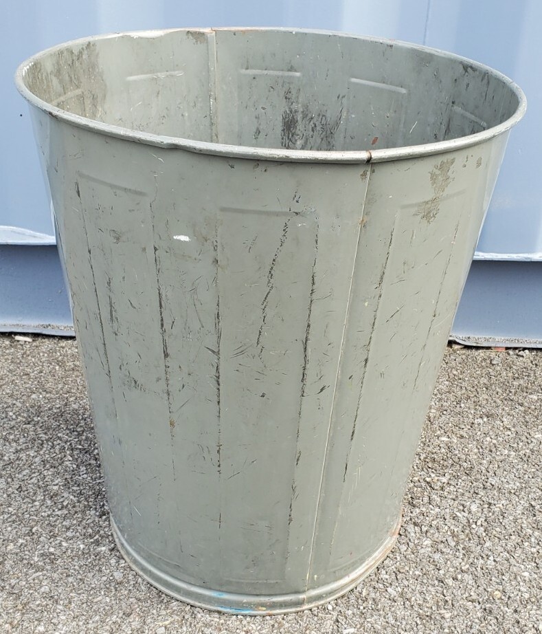 SEVENSTAR　TRASH CAN  VINTAGE Vintage Rubbermaid Bathroom Trash Can - Yellow Gold w