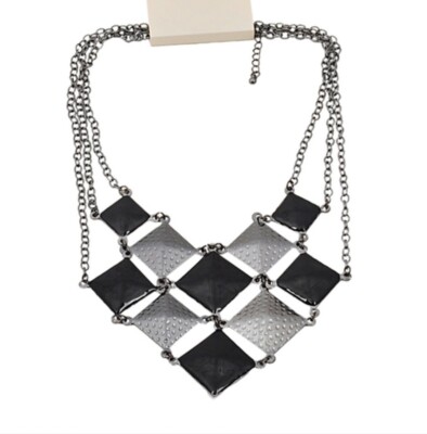 Punk Goth Stil schwarz und dunkelgrau Pyramide Kronleuchter Kette Halskette Details