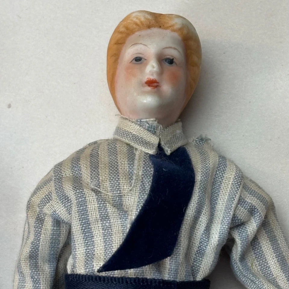 Muñeca Antigua Miniatura Alemana Pintada Bisque Antigua Pareja Niño Niña Vestido Foto 3 de 4