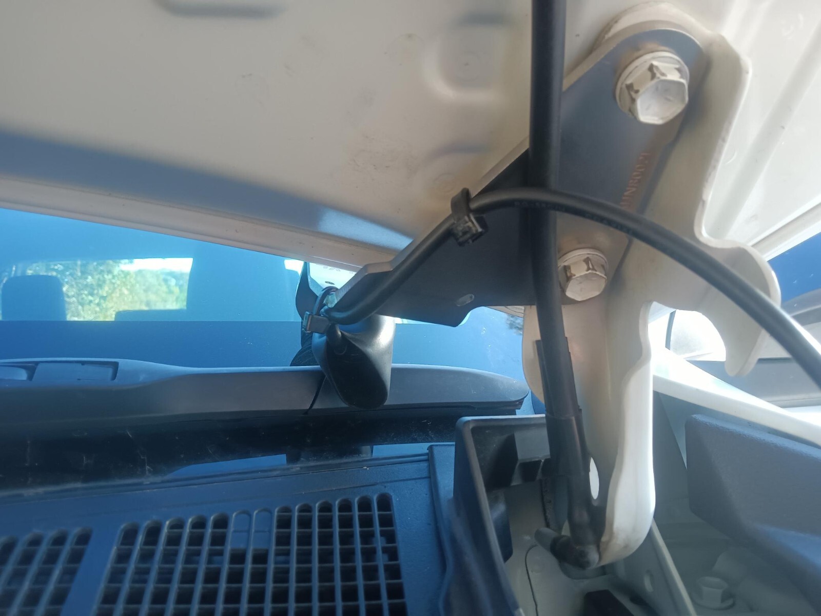 UHF Dash Mount and Aerial Bracket Combo to suit N80 Toyota Hilux 2021