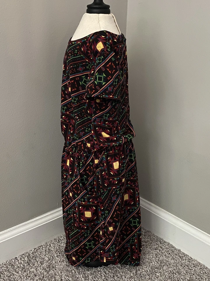 LuLaRoe девочек Kids размер 4 розовый Mae платье геометрический, красный, зеленый, желтый ̼95%/5% - Изображение 4 из 4