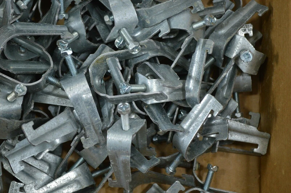 B-Line B1516 One Piece Pipe Clamp 1" EMT or 3/4" Rigid - Lot of 100 - Image 2 of 4