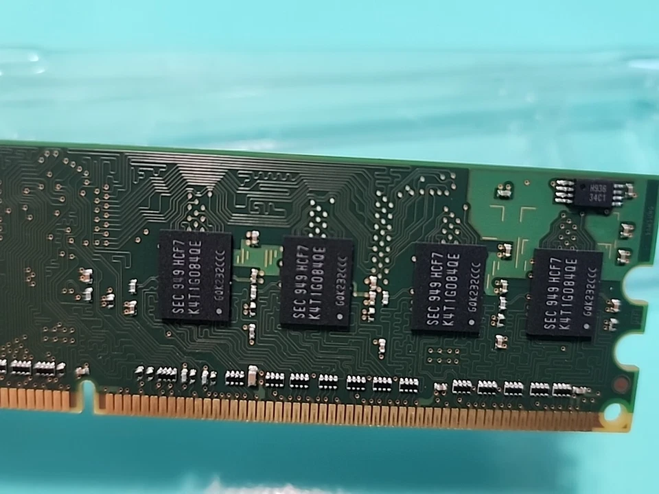 SAMSUNG 1GB DDR2 SDRAM 1Rx8 PC2-6400U-666-12-ZZ, TESTED & 100% Functional Memory - Image 3 of 4