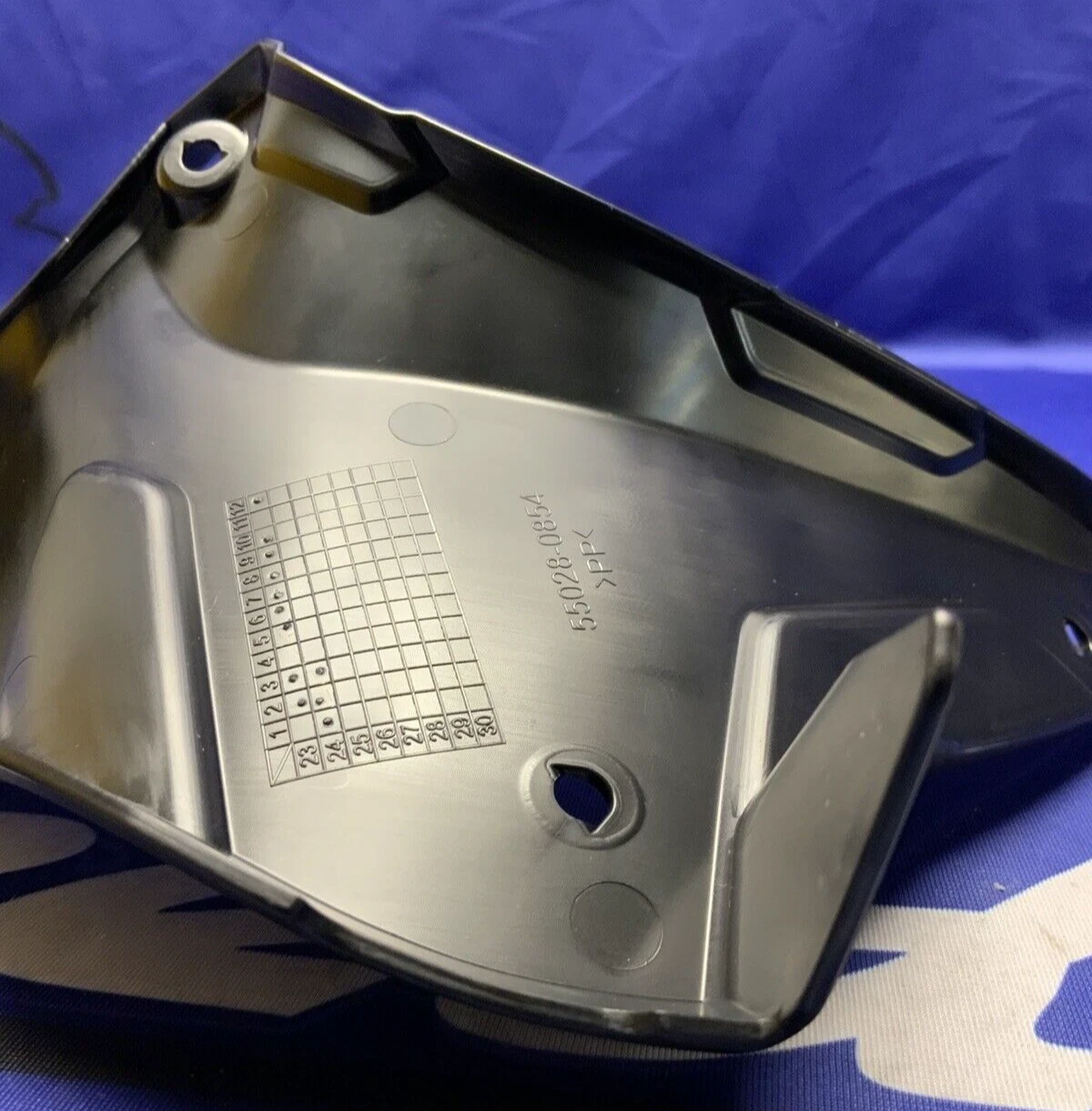 郵送買取 新品5台以上送料無料キャンペーン中！！  Kawasaki Right OEM 2024-2025 ZX-6R (Black) Cowling Inner ドッグフード