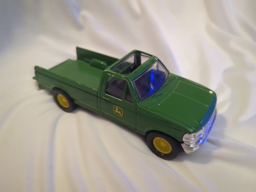 ERTL John Deere Ford Pick-up with Trailer 1/32 Scale - Picture 9 of 9