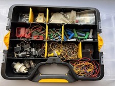 Skala N pakiet różnych przełączników / lamp / wtyków itp. w pudełku (ponad 100 małych części)