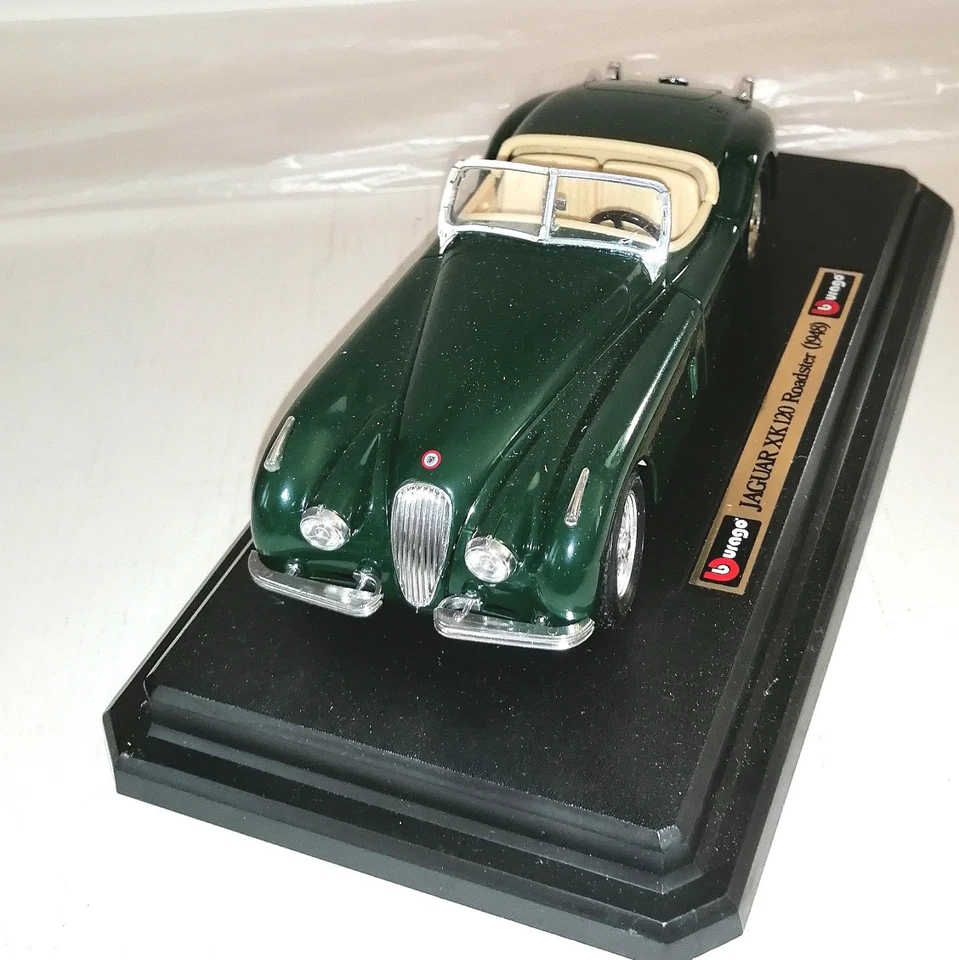 JAGUAR XK 120 ROADSTER 1948 COD.1502 BURAGO SCALA 1/24 - Immagine 2 di 3